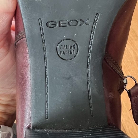 GEOX genuine leather boots in Burgundy. - Picture 6 of 16